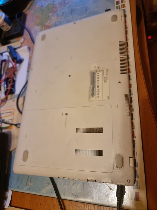 Laptop Samsung cu încărcător