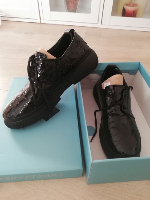 Лачени обувки. Нови