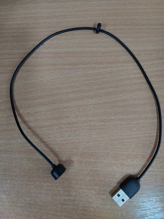 Каишки за Xiaomi mi band 6,7, и оригинален кабел за зареждане.
