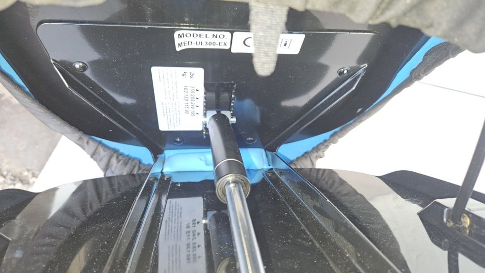 Perna portabilă cu ridicare pentru scaun