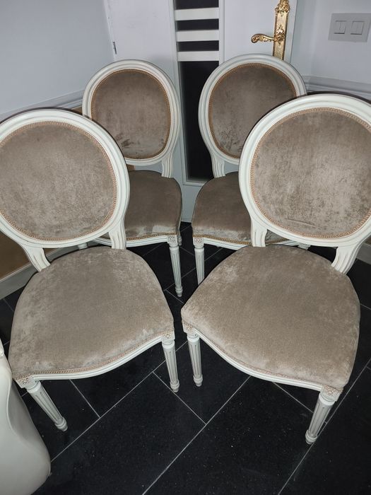 Vănd mobilier avantajos