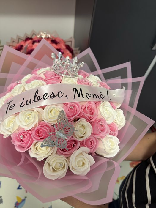 Buchete din trandafiri de sapun parfumati  si  cu sclipici