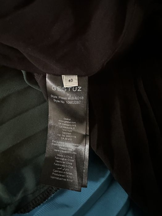 Пола плисе в зелено, синьо и черно + подарък