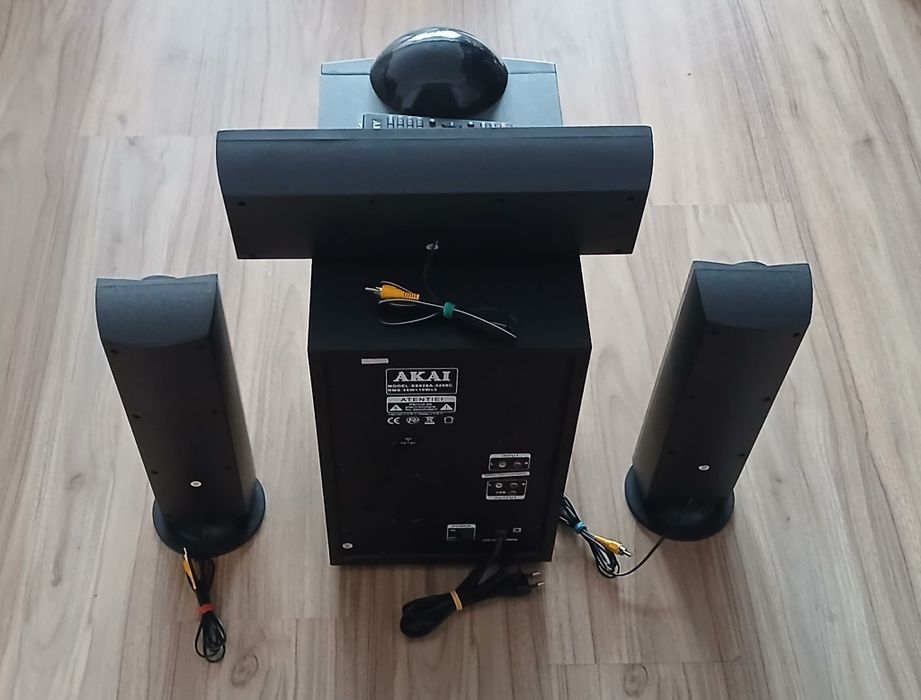 Vând sistem audio boxe Akai