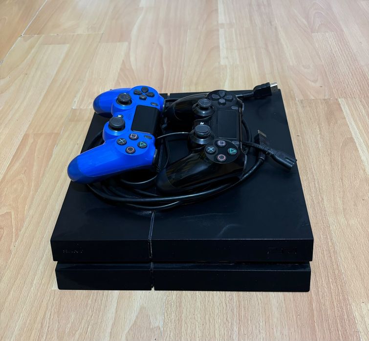 Срочно!! Продам PS4