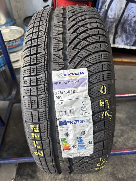 225/45/18 Michelin 95V RSC