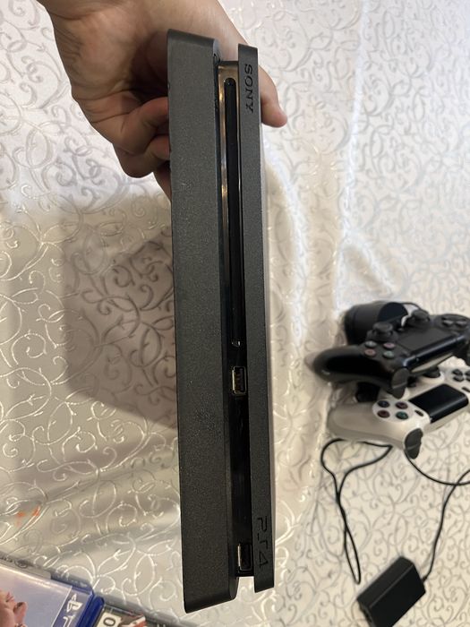 Playstation PS 4 slim 1tb прошитая +2 джостика
