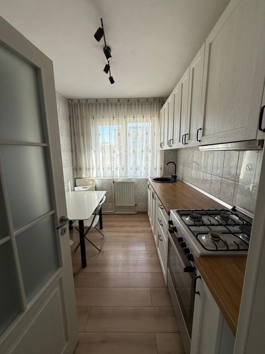 Inchiriez Apartament cu 3 Camere Central, Podu Ros