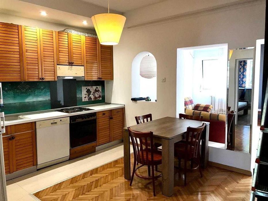 Дава се под наем Двустаен апартамент в София, Център - 62 кв.м за 612 € - Снимка #1