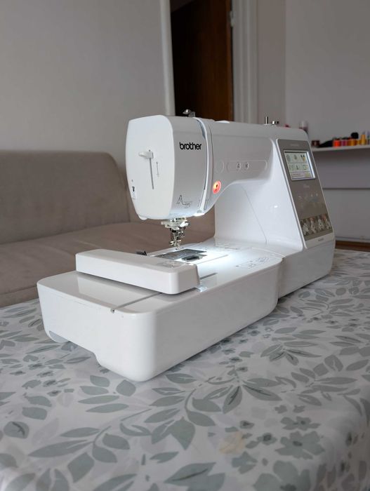 Masina de brodat Brother M340ED + Ata si Intaritura