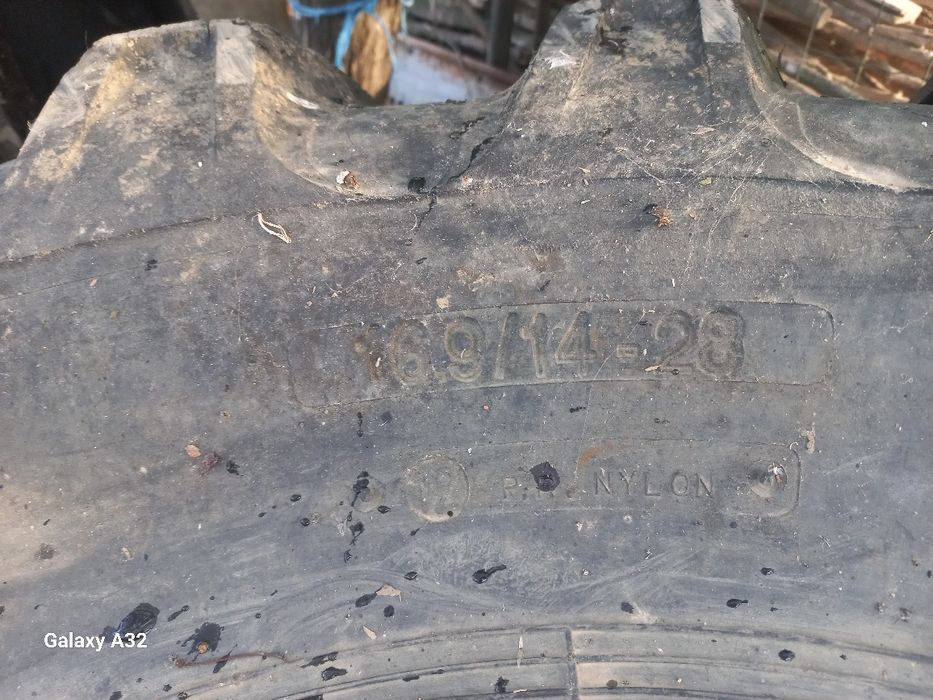 Cauciucuri 16,9/14 r28