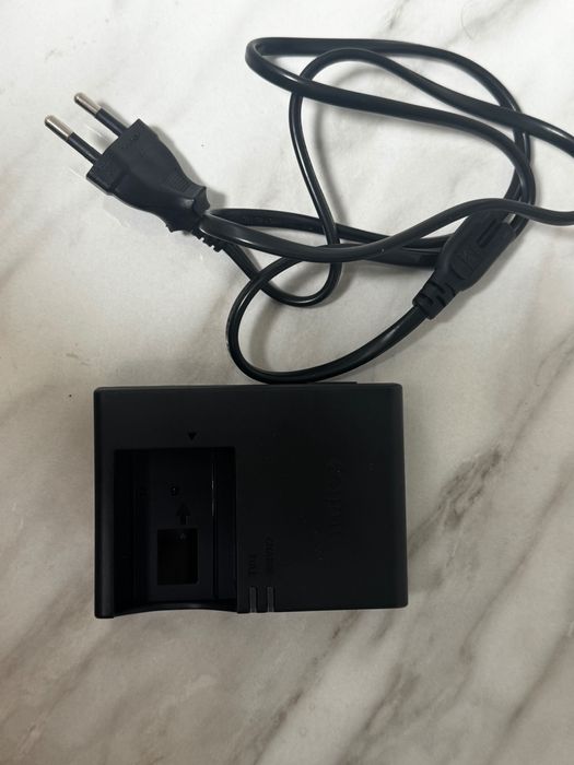 Canon EOS 250D + обектив 18–55mm – ЧИСТО НОВ