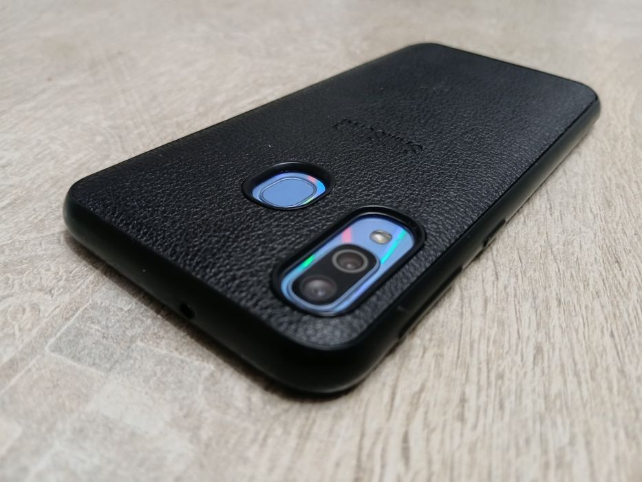 Самсунг А40 в идеале мощный смартфон