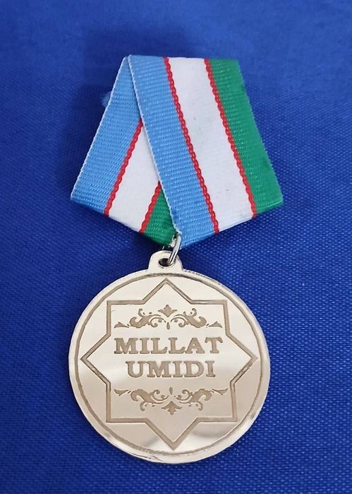 Statuetka, medal, kubok, esdalik nishoni