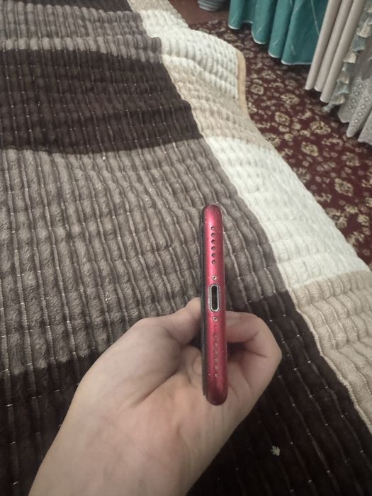 iPhone se2020 на 64гб