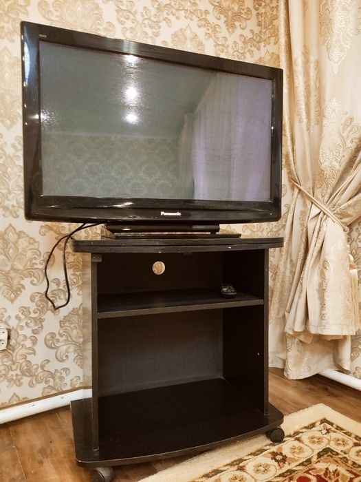 Телевизор рабочий! Подставка в подарок!