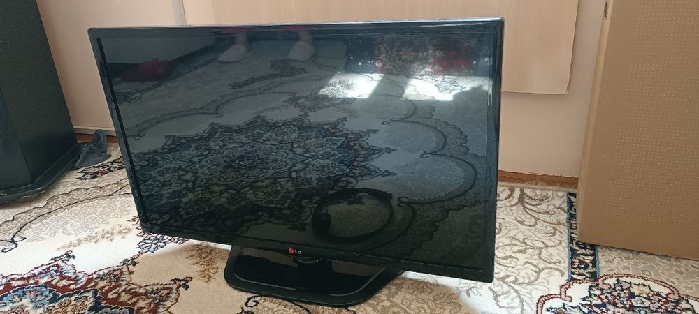 Телевизор LG в рабочем состоянии