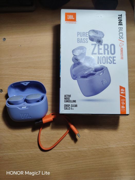 Vand casti Jbl tune