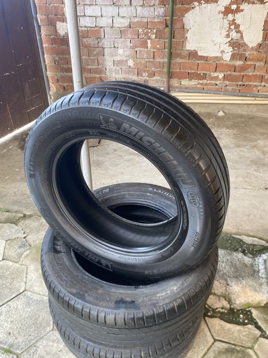 235/60/18 Michelin