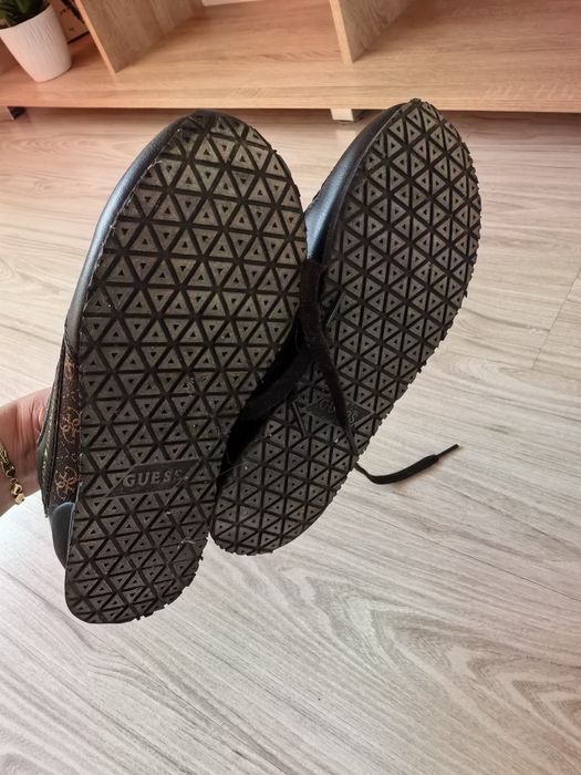 Маратонки Guess 40 номер