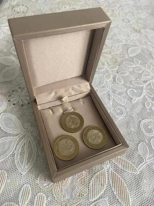 Монета 100 три вида