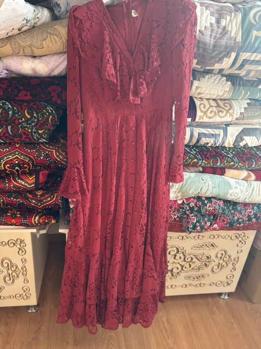 Продам платье М 5000тыс