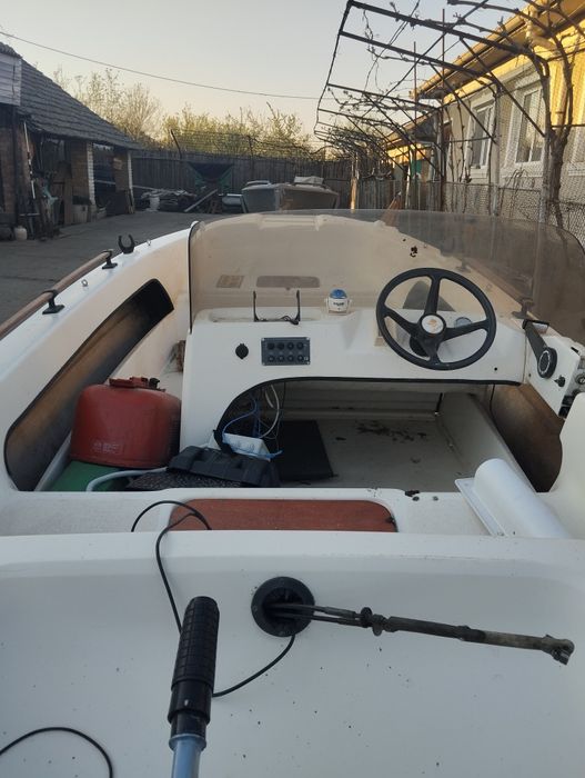 Barca cu motor 15cp