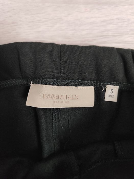 Essentials шорты черные