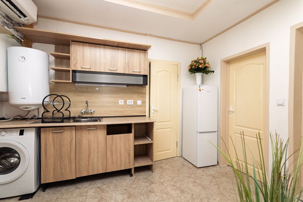Двустаен  400€ ...