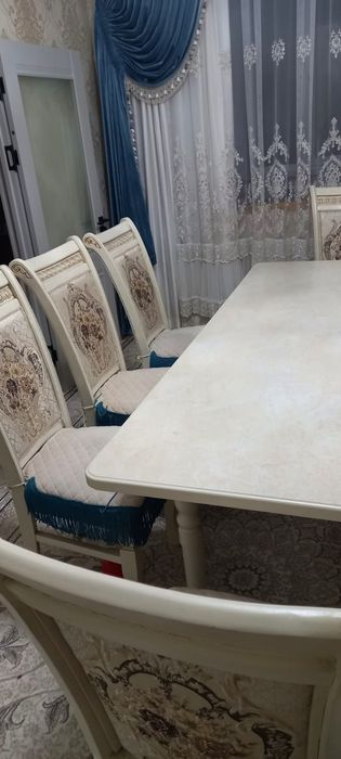 Продается стол и стулья