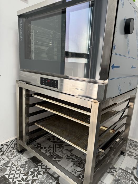 Cuptor YESOVENS digital patiserie si panificatie ca NOU  4 tavi