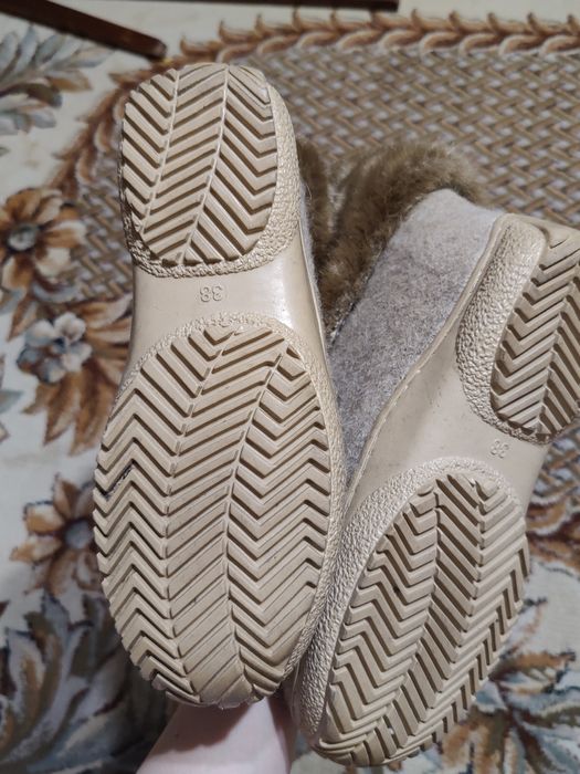 Продам женские унты