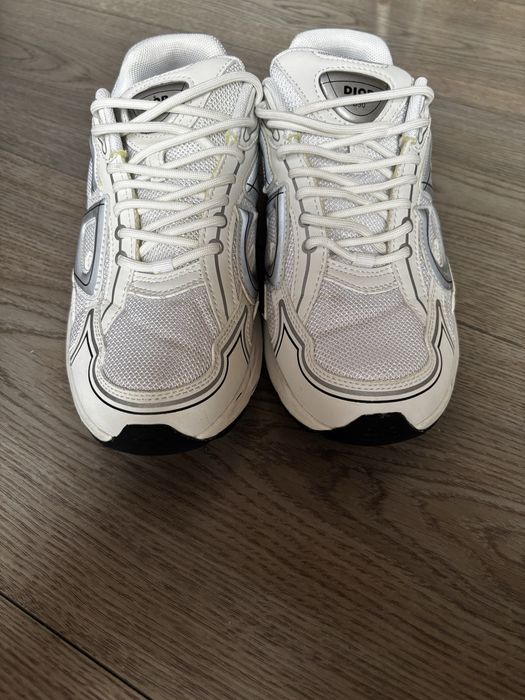 Dior B30 в бял цвят