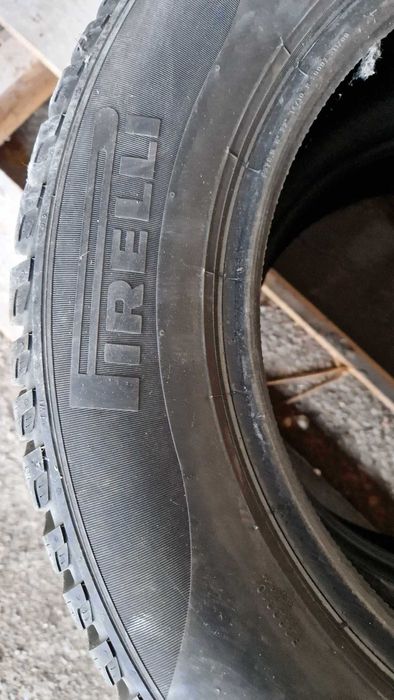 Зимни гуми PIRELLI 185/65 R15 - ползвани един сезон - 4 броя - 240 лв.