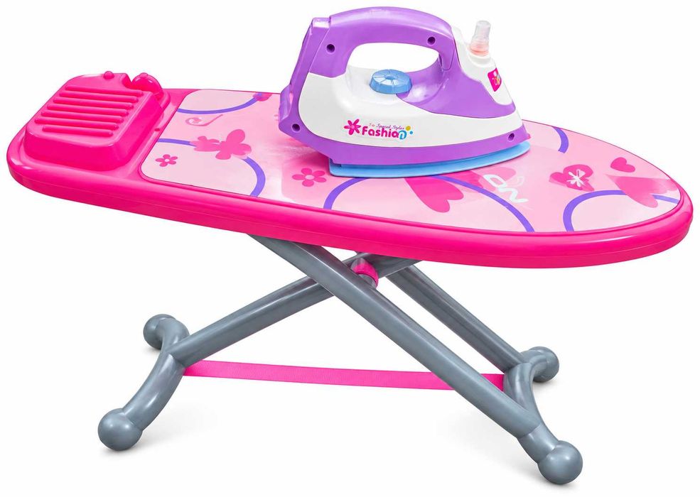 Mobila de bucatarie cu ustensile