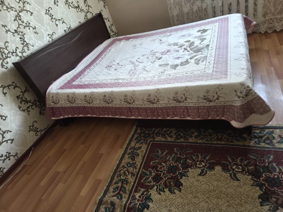 Продам  кровать и шкаф.