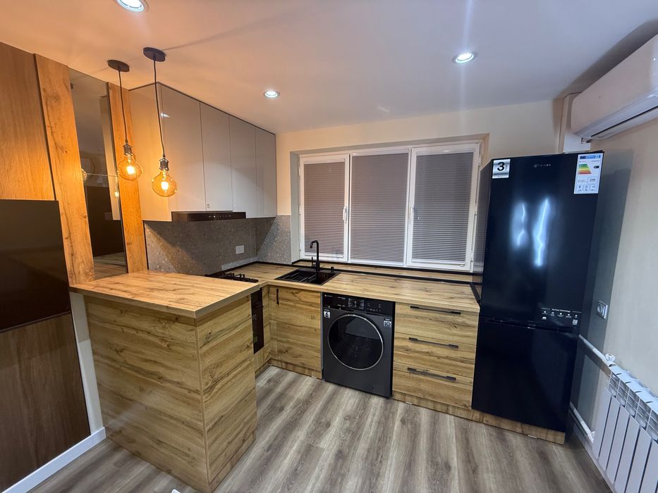 Срочно , 1в2/2/5 Шота Руставели , гостиница России