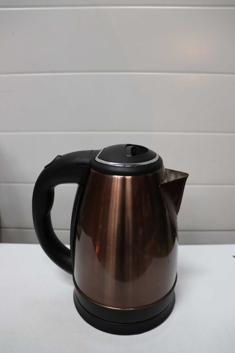 Hagen, Компактна електрическа кана от неръждаема стомана, 1500W, 1,8L