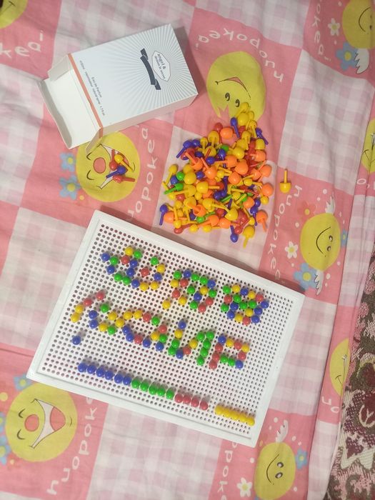 На девочку жилетка и  игра
