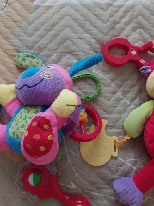 Продам игрушки для малышей
