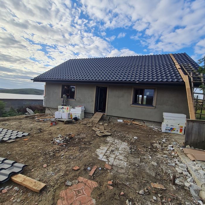 Reabilitam case batranesti, construim case pe structura de lemn si fier,  extinderi , mansardari.