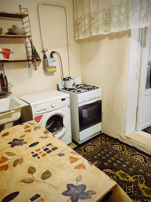 2 хоналик Уй, барча жихозлар билан сотаман.