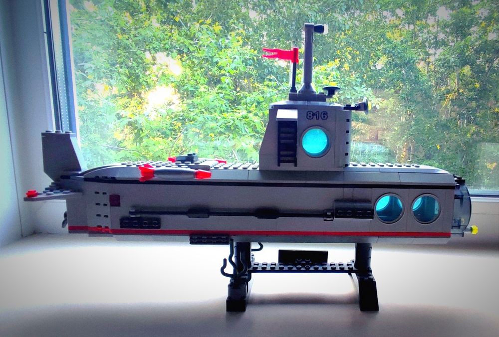 Продам Лего субмарина.