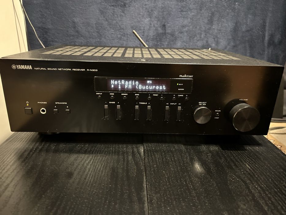 Se vinde Yamaha R-N303