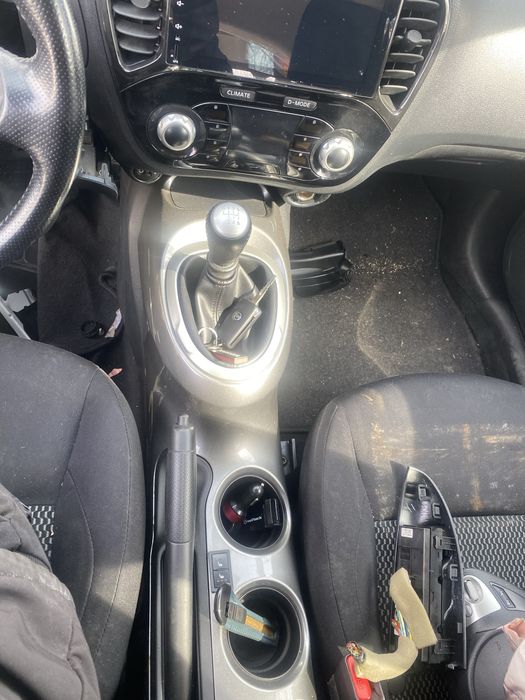 Централна конзола,волан,километраж Nissan Juke