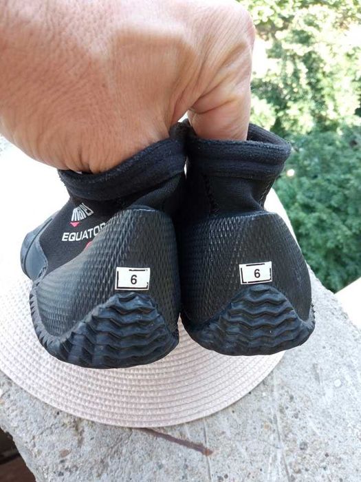 Pantofii scufundari noi Mares Equator, mar 39.5 (25 cm) made in Italy.