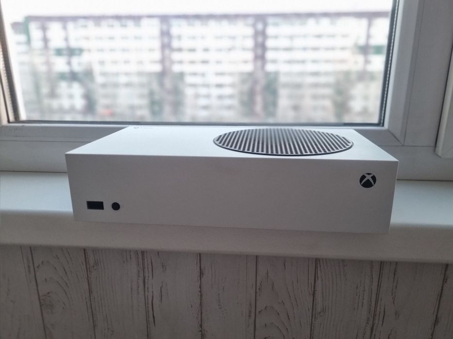 Продам Xbox siries s
