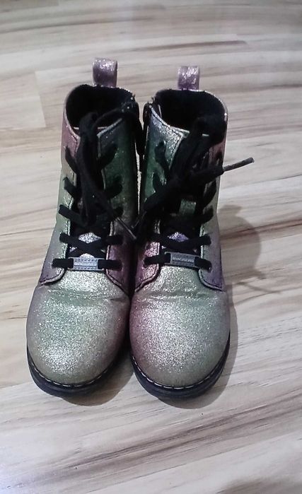 Ghete fete,cu sclipici,stare foarte buna,mar.33