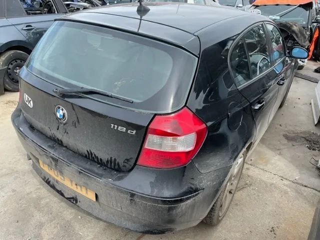 Dezmembrez BMW seria1 118D E87 an 2005