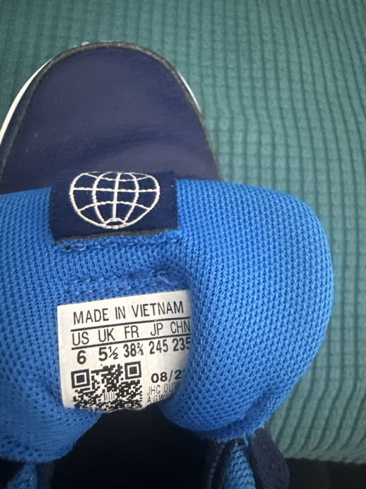 Обувь спортивная